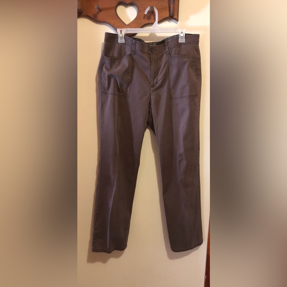 Gloria Vanderbilt pants